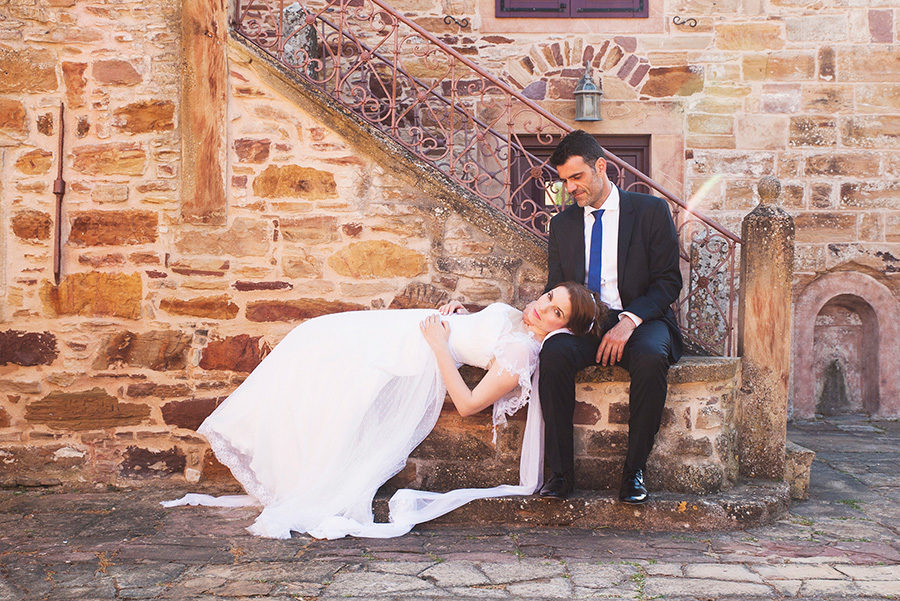 Wedding Photoshooting. tree. Riziko. greek wedding . Chios , Greece. greek island. Couple photoshooting. Love and married. Alepa Katerina . Layer Photography