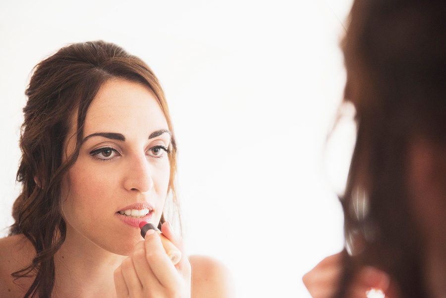 Finish with the lips. Red lips. Portugal. Wedding . Bride preparation's. Alepa Katerina . Layer Photography