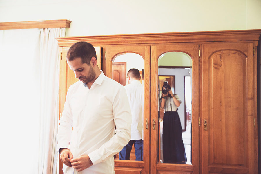 Groom's portrait. Groom's preparation. Photographer's portrait. Vale Da Teja. Portugal. Layer Photography. Alepa Katerina