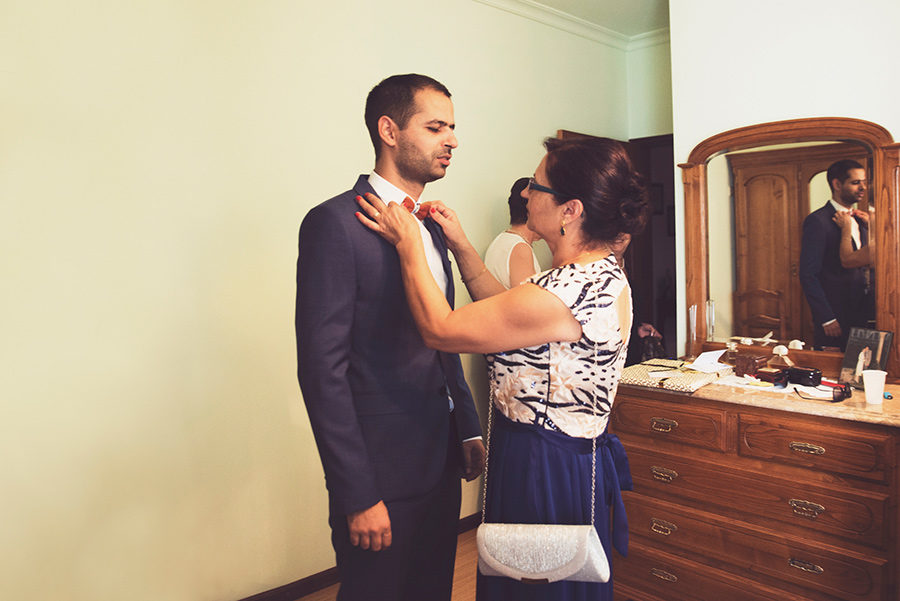 Groom's portrait. Groom's preparation. Mother and son. Paparazzi. Vale Da Teja. Portugal. Layer Photography. Alepa Katerina