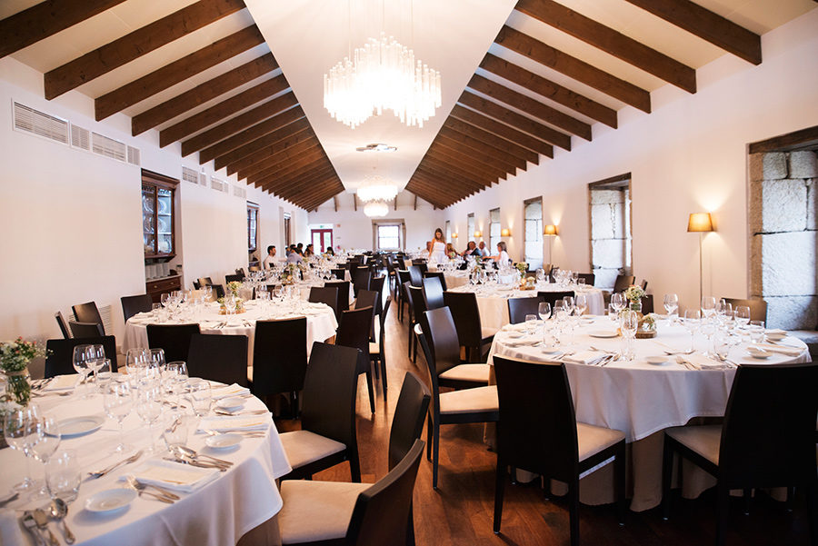 Wedding dinner room's. Everything is ready.The tables are ready. flowers. wine glasses. lights. glamour and chic. arte della table. Wood, glass. Bride and Groom. Wedding dinner.Quinta Vale De Locaia Lamego . Portugal